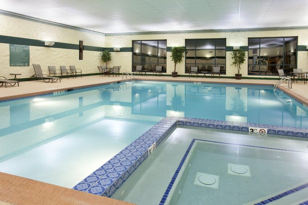 Images Holiday Inn & Suites Bolingbrook by IHG