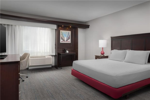 Images Hampton Inn & Suites Omaha-Downtown
