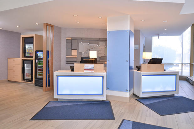 Images Holiday Inn Express & Suites Buffalo Downtown - Medical Ctr, an IHG Hotel