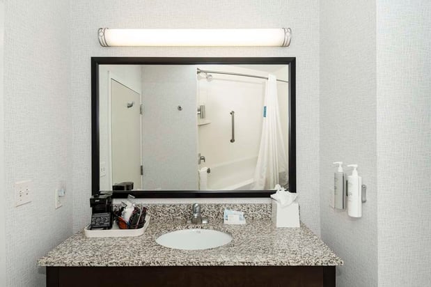Images Hampton Inn & Suites Raleigh Downtown