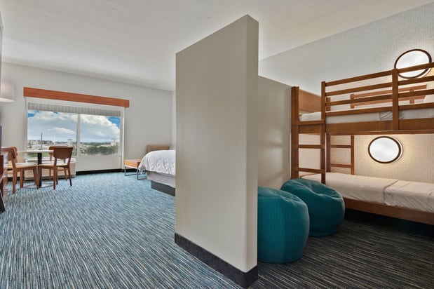Images Holiday Inn Express & Suites Orlando - Lake Buena Vista by IHG
