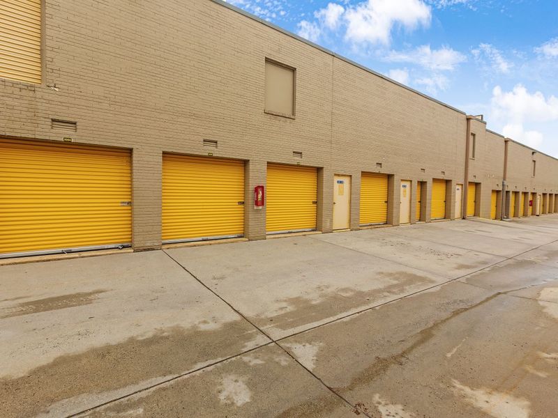 3040_Exterior Units 