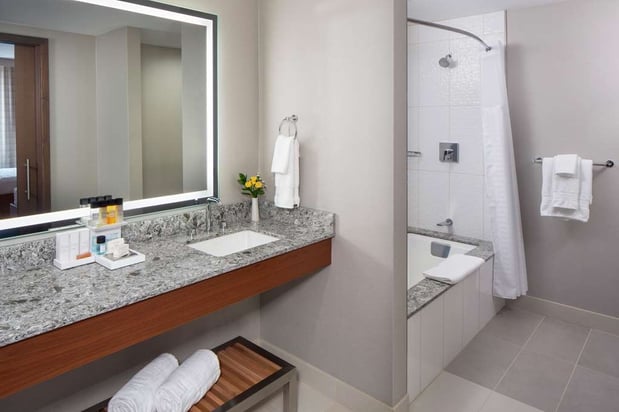 Images Hilton Rochester Mayo Clinic Area