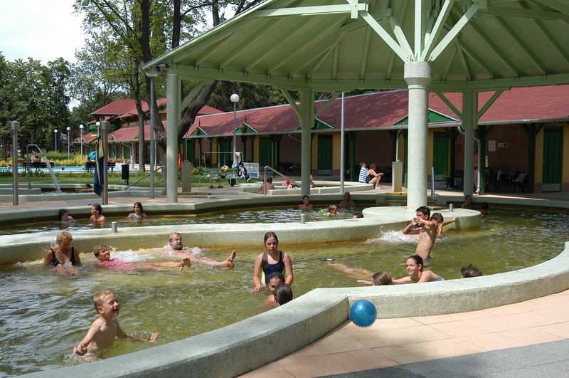 Images Szentesi Sport- és Üdülőközpont Nonprofit Kft.