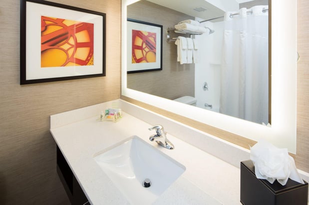 Images Holiday Inn Milwaukee Riverfront by IHG
