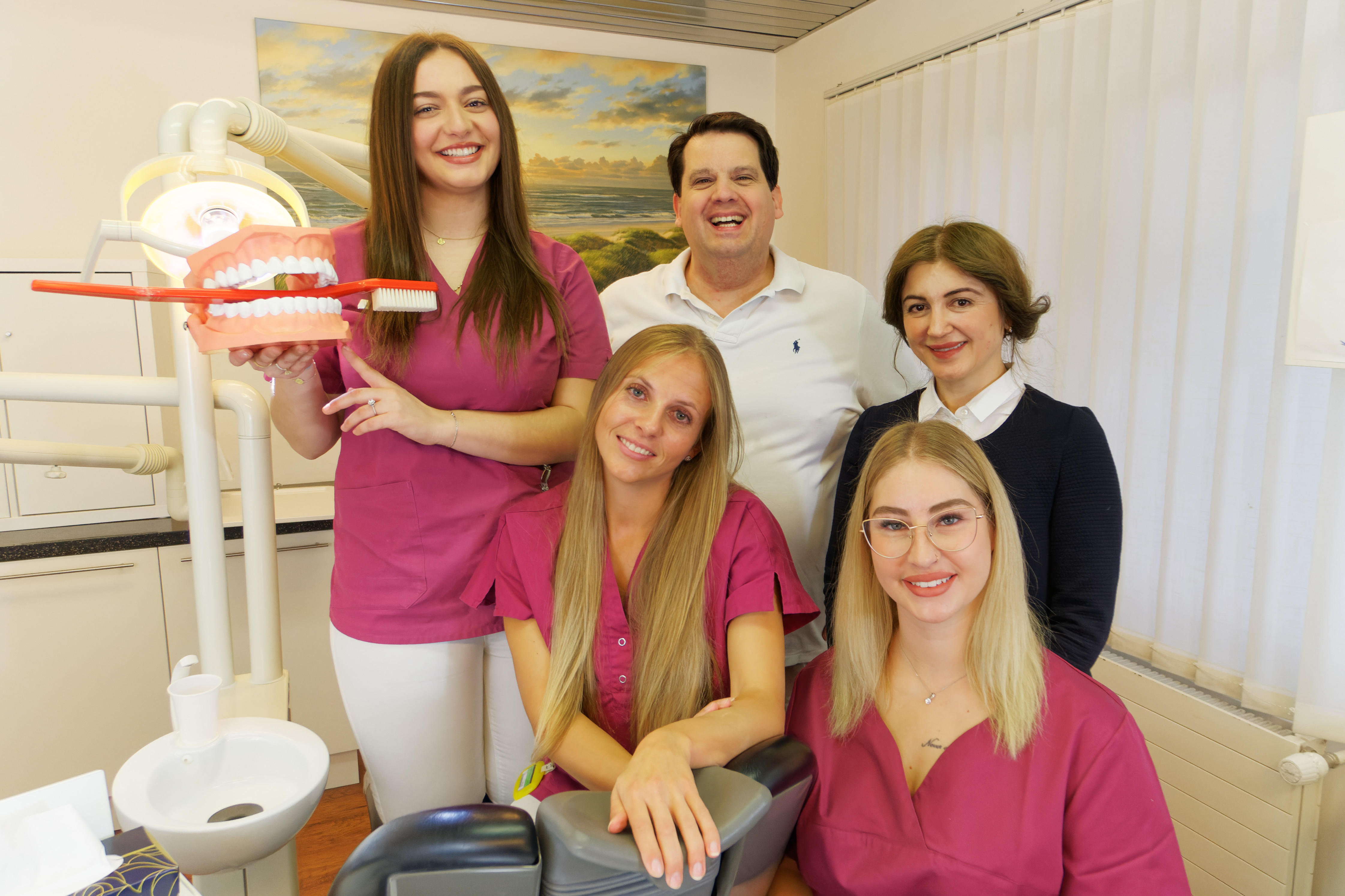 Bilder Zahnarztpraxis Lächeln und Beissen | Zahnarzt Herisau