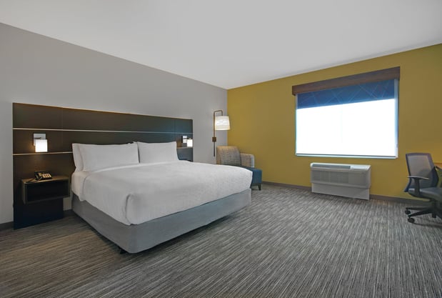 Images Holiday Inn Express & Suites Milwaukee - Brookfield by IHG