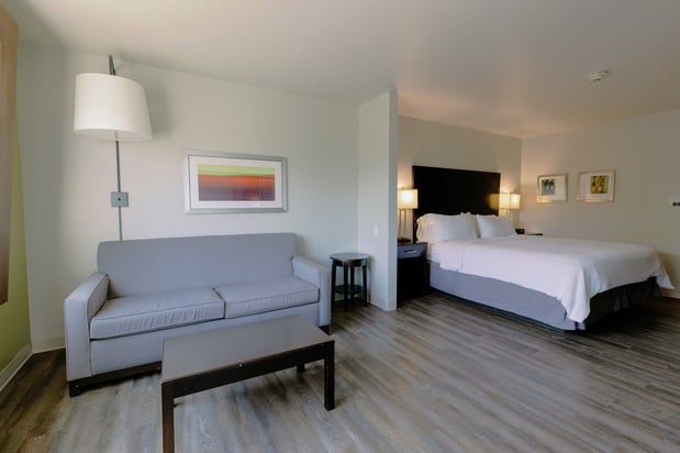 Images Holiday Inn Express & Suites Tahlequah by IHG