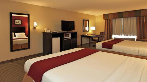 Images Holiday Inn Express & Suites Defiance, an IHG Hotel
