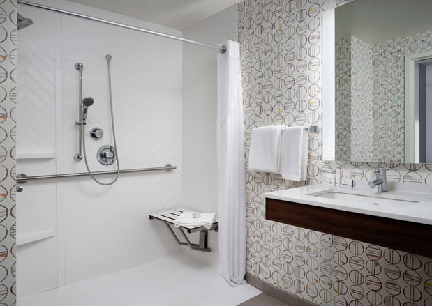 Images Holiday Inn & Suites Marlborough by IHG