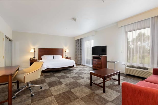 Images Hampton Inn & Suites Baton Rouge - I-10 East