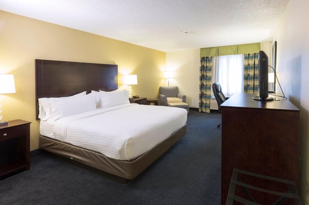 Images Holiday Inn Express & Suites St. Joseph Lakefront by IHG