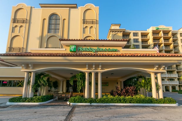 Images Holiday Inn & Suites Clearwater Beach by IHG