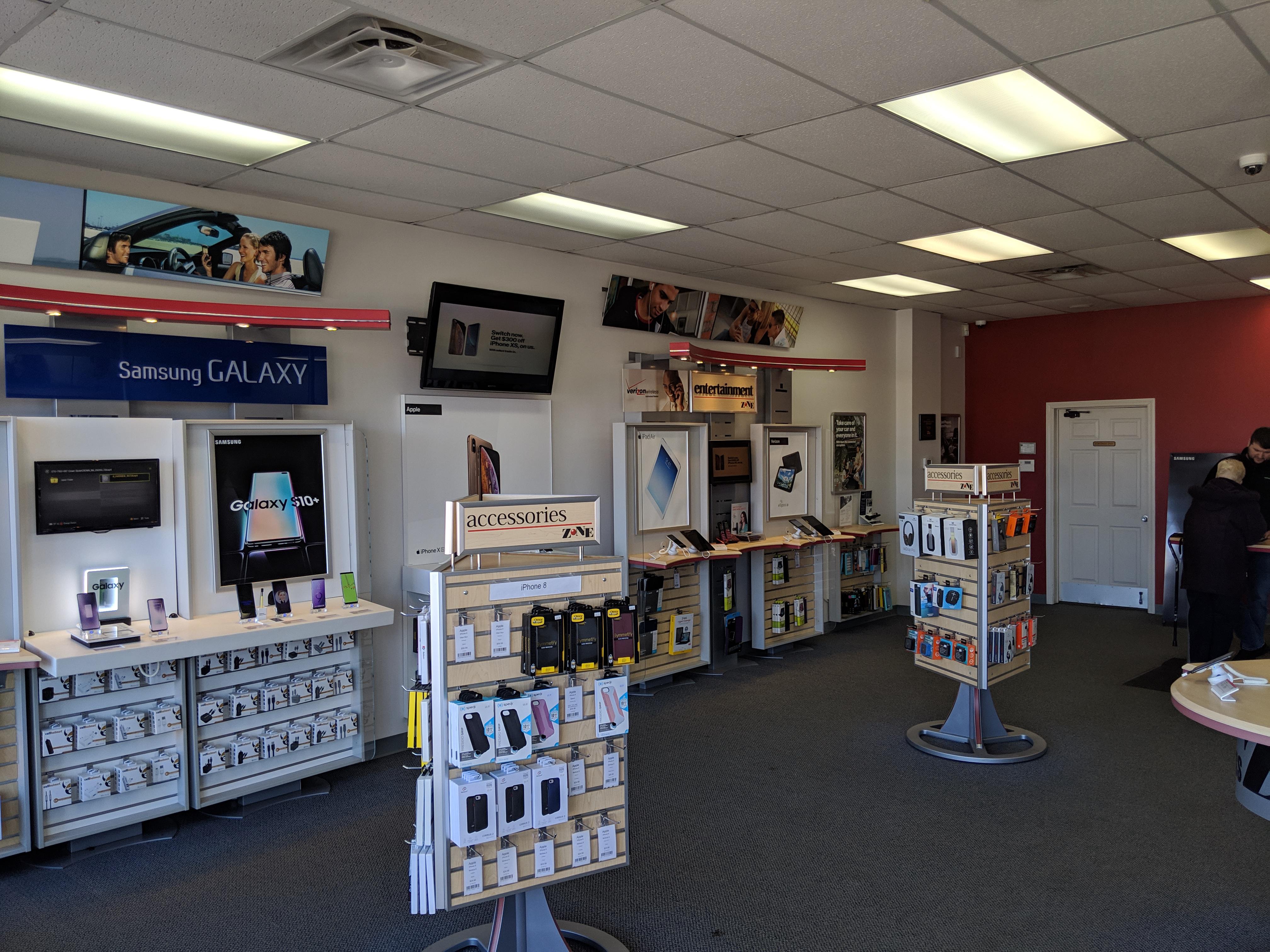 WirelessZone® of Topsham has remodeled and we invite you to visit us and check it out!