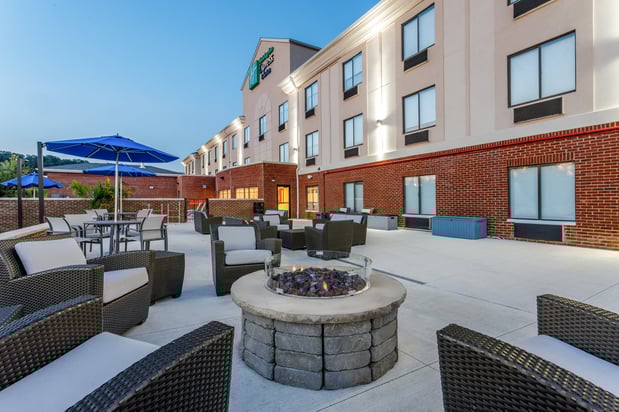 Images Holiday Inn Express & Suites Lancaster by IHG