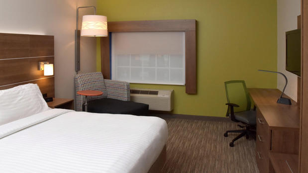 Images Holiday Inn Express Mt. Pleasant - Scottdale, an IHG Hotel