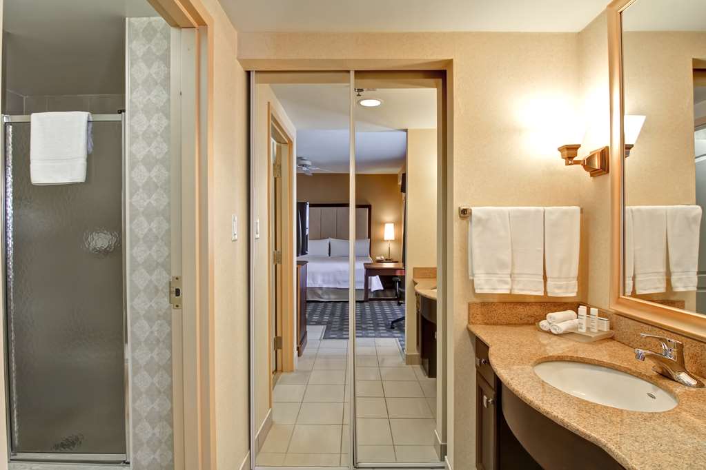 Homewood Suites by Hilton Toronto-Mississauga in Mississauga: Guest room bath