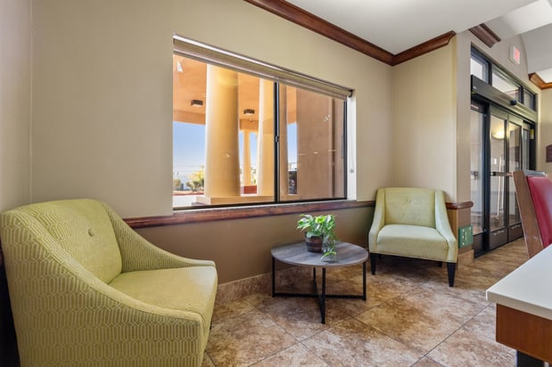 Images Holiday Inn Express & Suites Barstow-Outlet Center by IHG