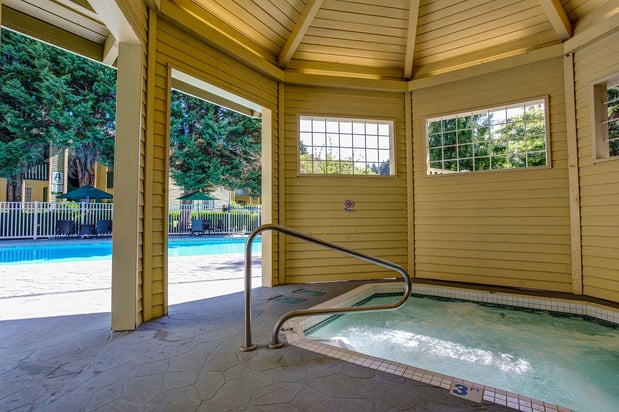 Images Commons at Avalon Park Apartments