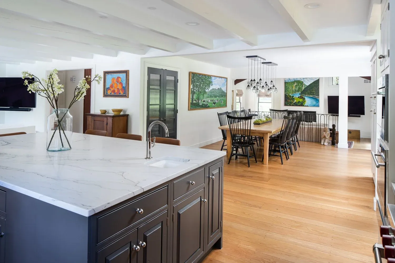 Luxury home remodeling services with expert interior construction and design 