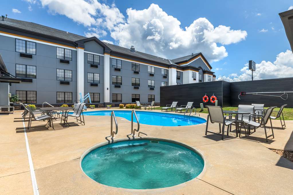 Outdoor Pool and Hot Tub