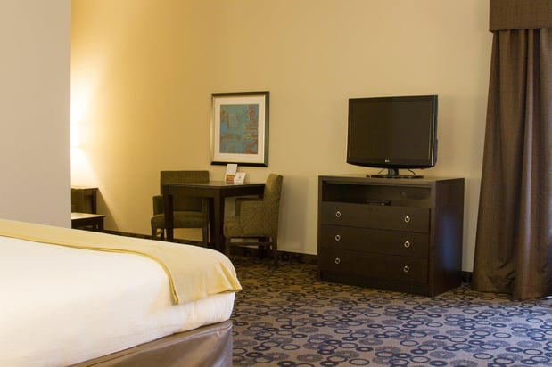 Images Holiday Inn Express & Suites Cleveland Northwest by IHG