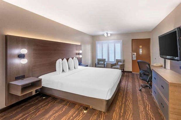 Images Best Western Plus Stovall's Inn