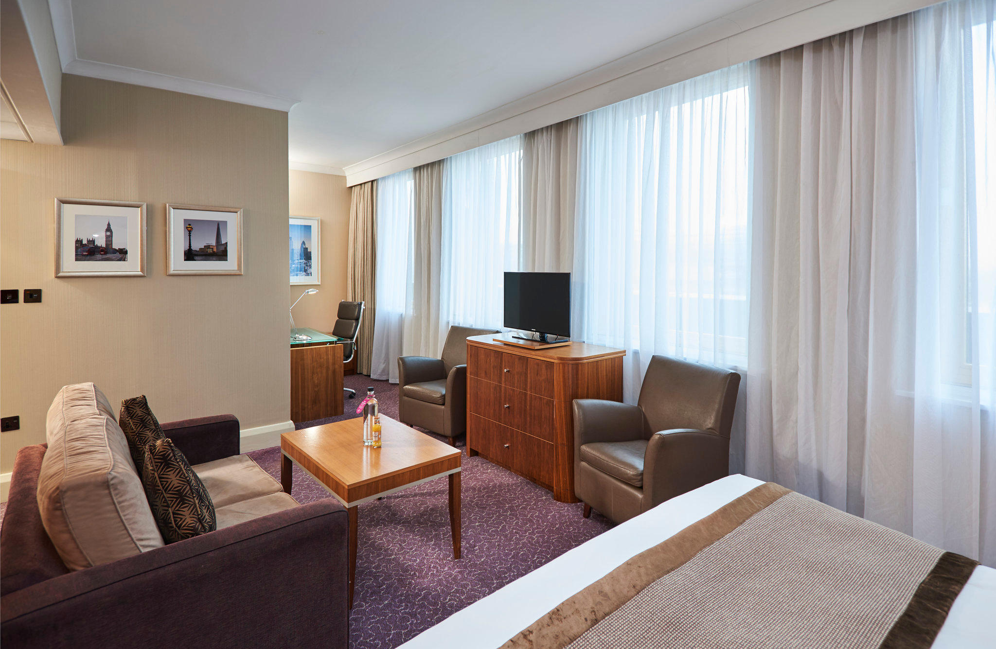 Crowne Plaza London - Ealing, an IHG Hotel London 020 8233 3200