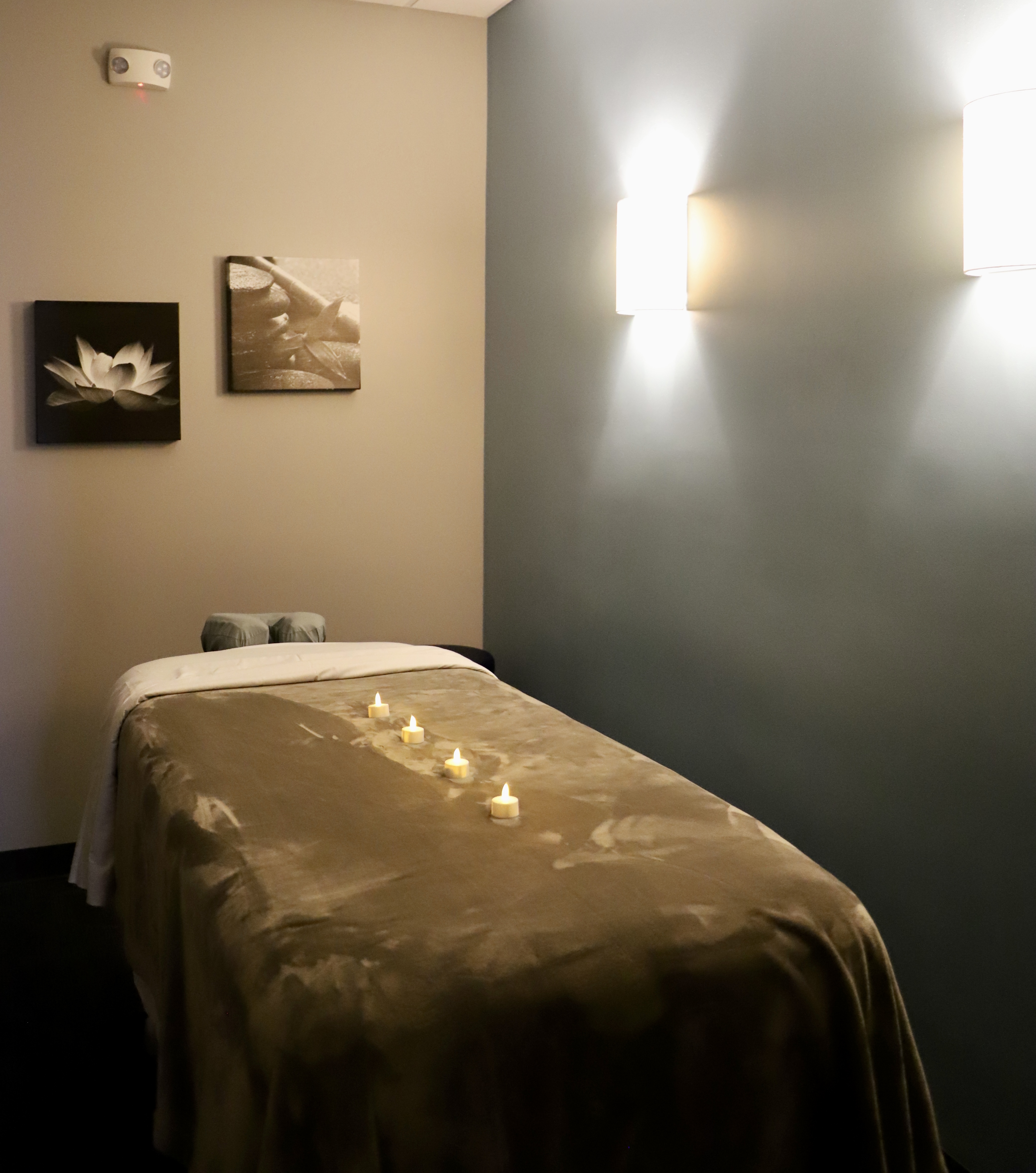 Hand & Stone Massage and Facial Spa Image