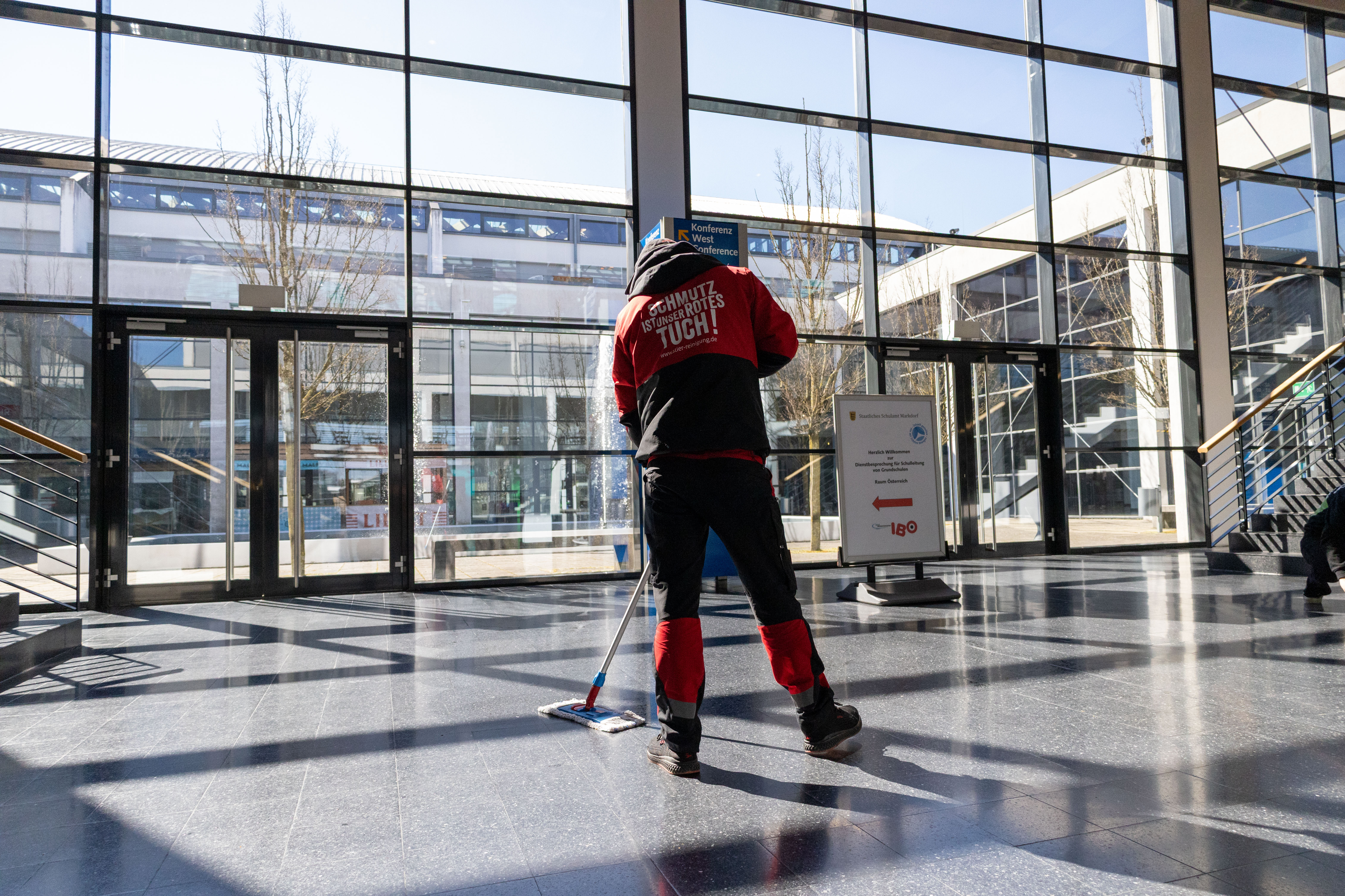 Bild 16 Stier Gebäudereinigung + Service GmbH in Ravensburg