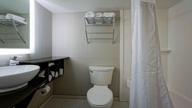 Images Holiday Inn Manhattan at the Campus by IHG