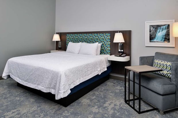 Images Hampton Inn Cedar Falls Downtown