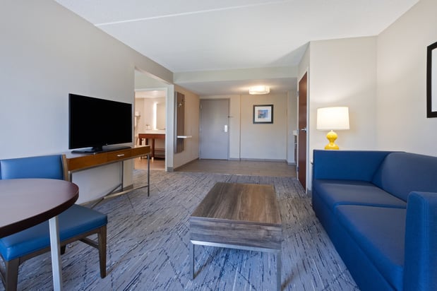 Images Holiday Inn Express & Suites Cincinnati Riverfront by IHG