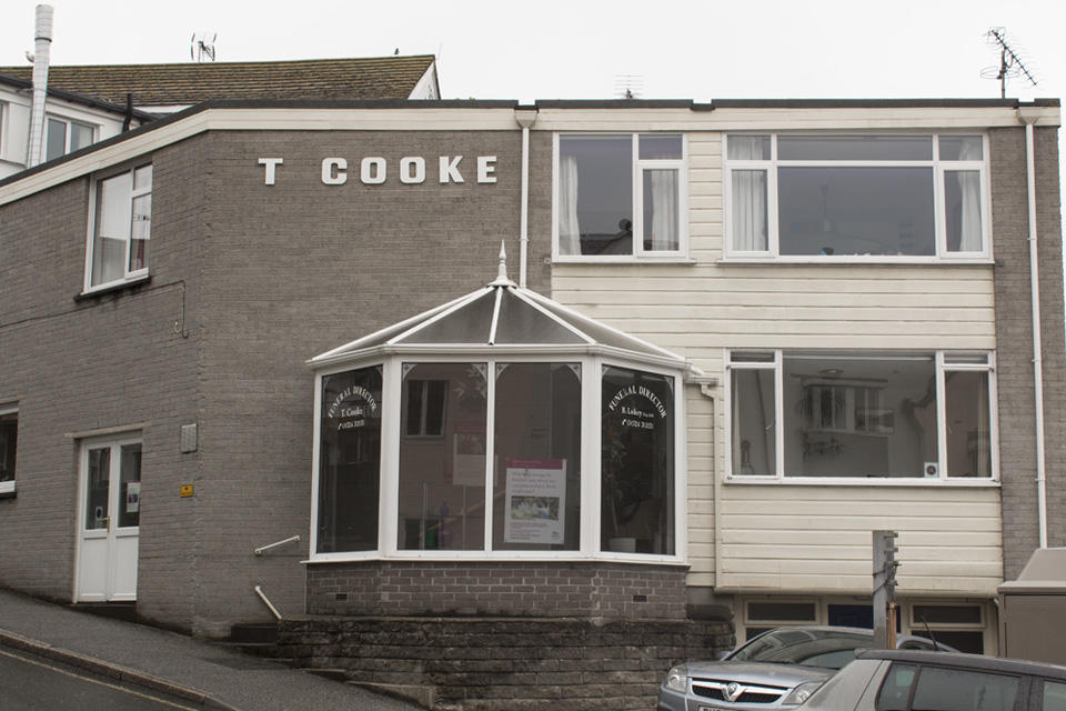 T Cooke Funeral Directors Falmouth 01326 312131