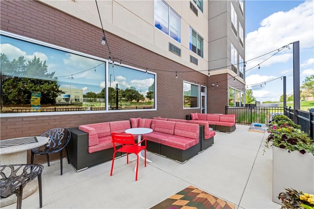 Images Tru by Hilton Kansas City Airport