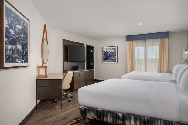 Images Hotel Westport Kansas City, Tapestry Collection by Hilton