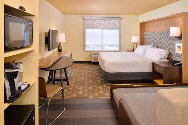Images Holiday Inn Kansas City Airport by IHG