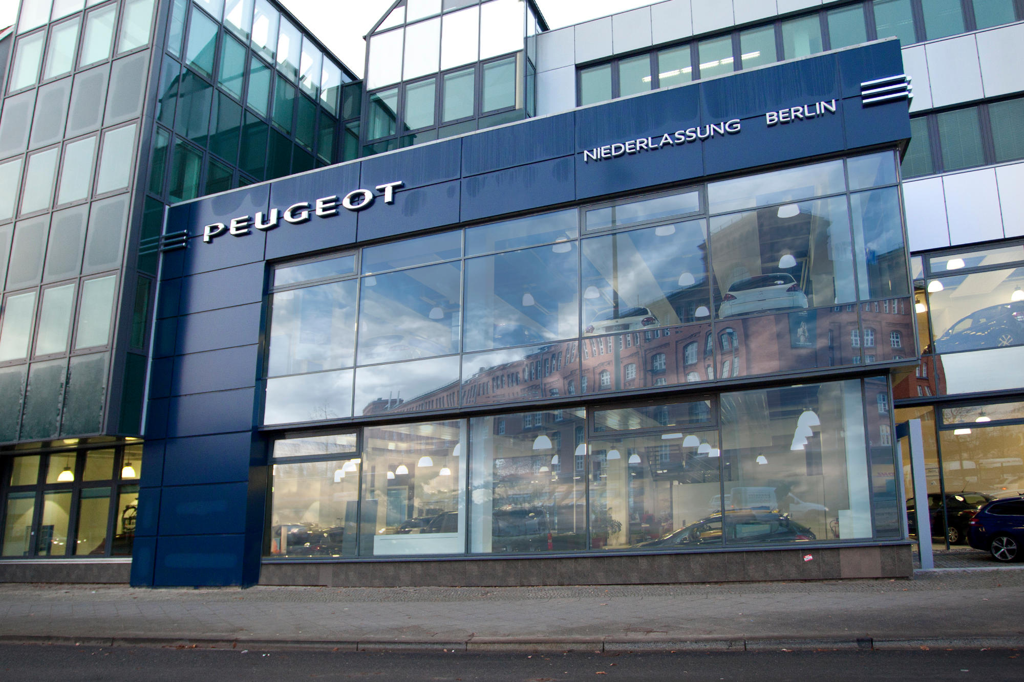 Peugeot PSA Retail Berlin Tempelhof, Alboinstr. 1 in Berlin