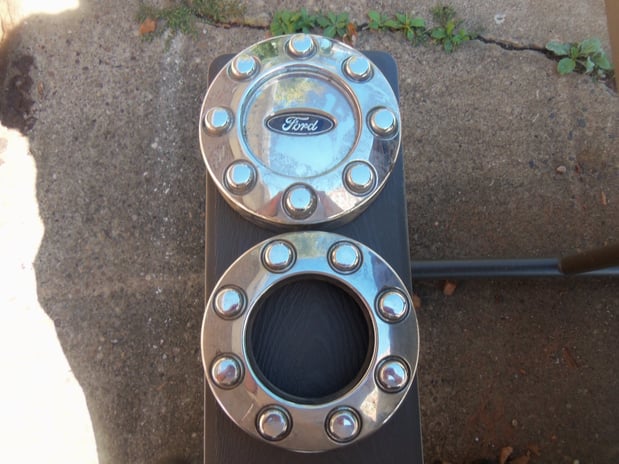 Images Chuck & Sons Hub Caps