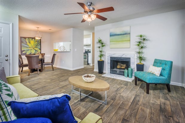 Images The Pointe at Irving Park