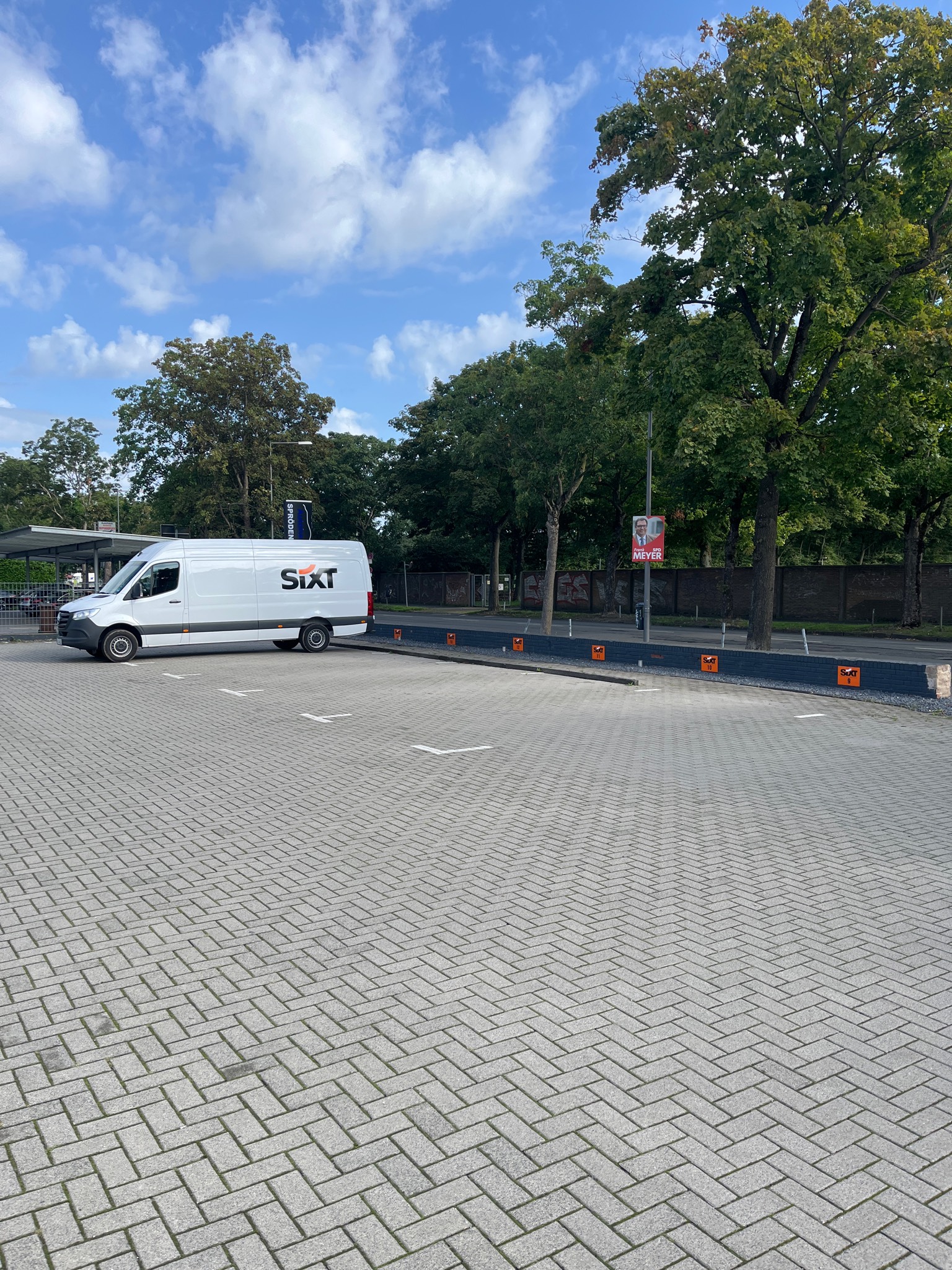 SIXT Autovermietung Krefeld, Sproedentalstr. 4 in Krefeld
