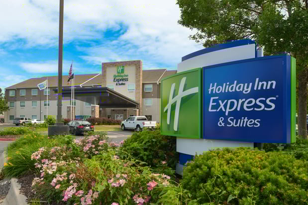 Images Holiday Inn Express & Suites Omaha - 120th And Maple by IHG