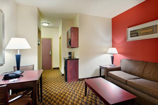 Images Holiday Inn Express & Suites Malvern, an IHG Hotel