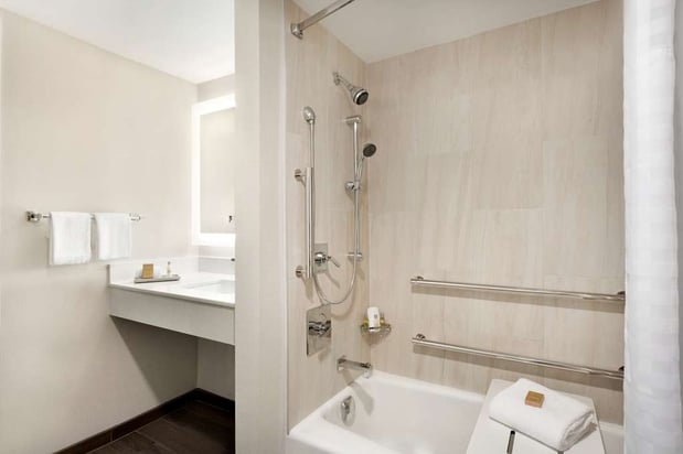 Images DoubleTree by Hilton McLean Tysons