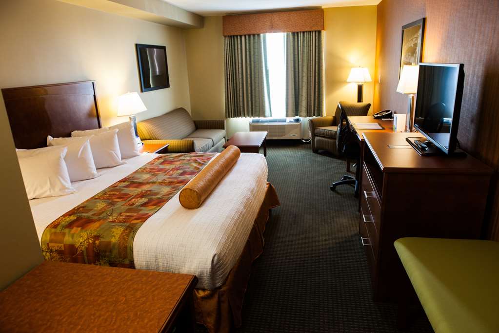 Standard King Guest Room Best Western Plus Service Inn & Suites Lethbridge (403)329-6844
