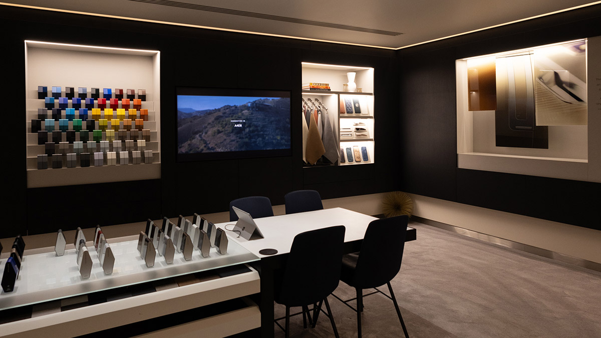 Stratstone Land Rover Mayfair SV Lounge