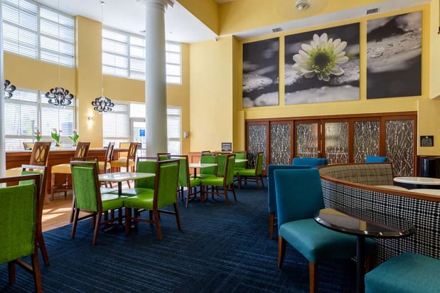 Images Hampton Inn & Suites Jacksonville Deerwood Park