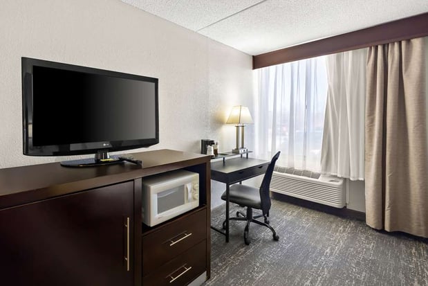 Images Best Western Luxbury Inn Fort Wayne