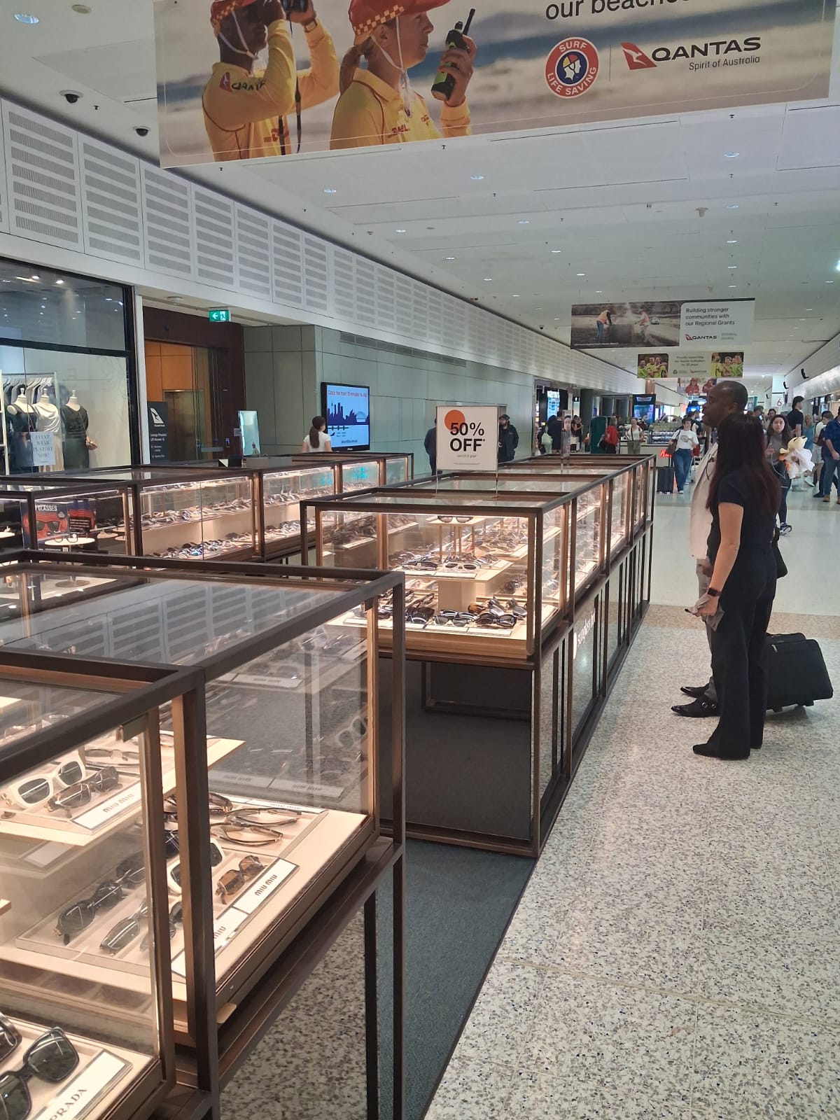 Images Sunglass Hut Sydney Qantas Domestic Terminal