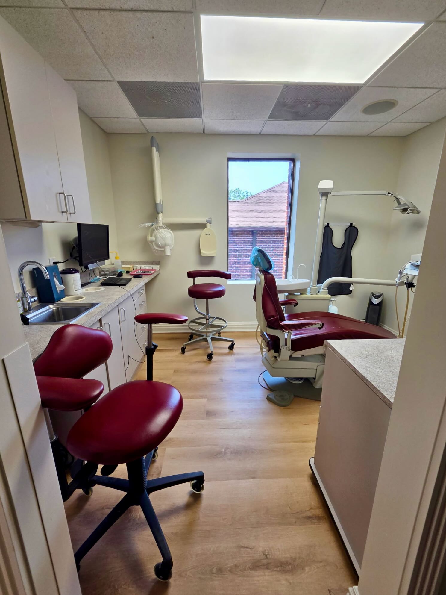 At Modern Micro Endodontics, we combine advanced endodontic care with a compassionate, patient-first 